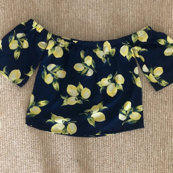 Off the Shoulder Lemon 🍋 Top - Picture 1 of 2